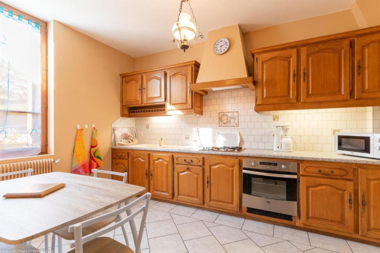 Les Hirondelles Villa Pesmes Екстериор снимка